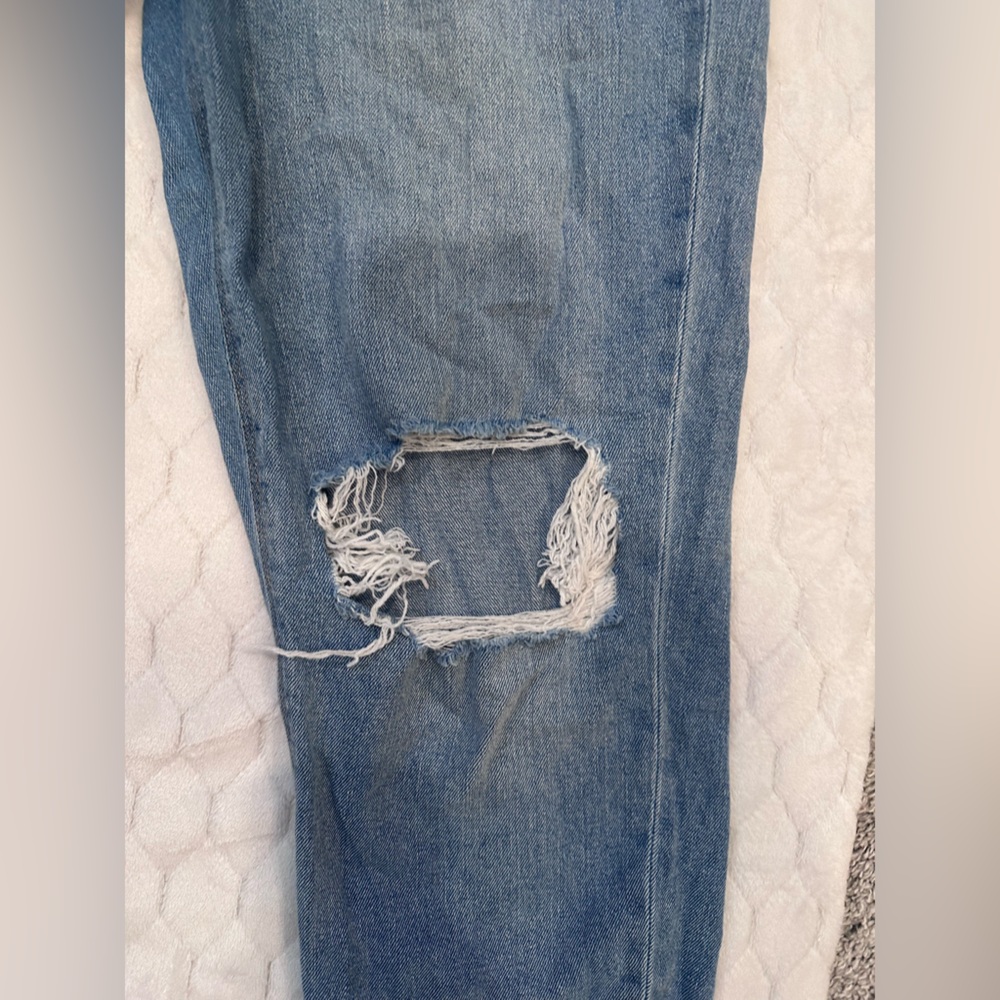 American Eagle Light Blue Wash Distressed Ripped Mom Jeans Sz 14 - Picture 2 of 9